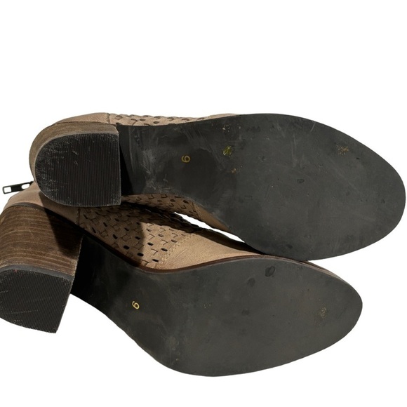 Diba True Lake land woven laser cut bootie size 9 - Picture 5 of 10